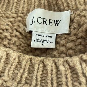 Hand knit 100% wool J Crew men’s sweater.  Beautiful sweater in great condition.